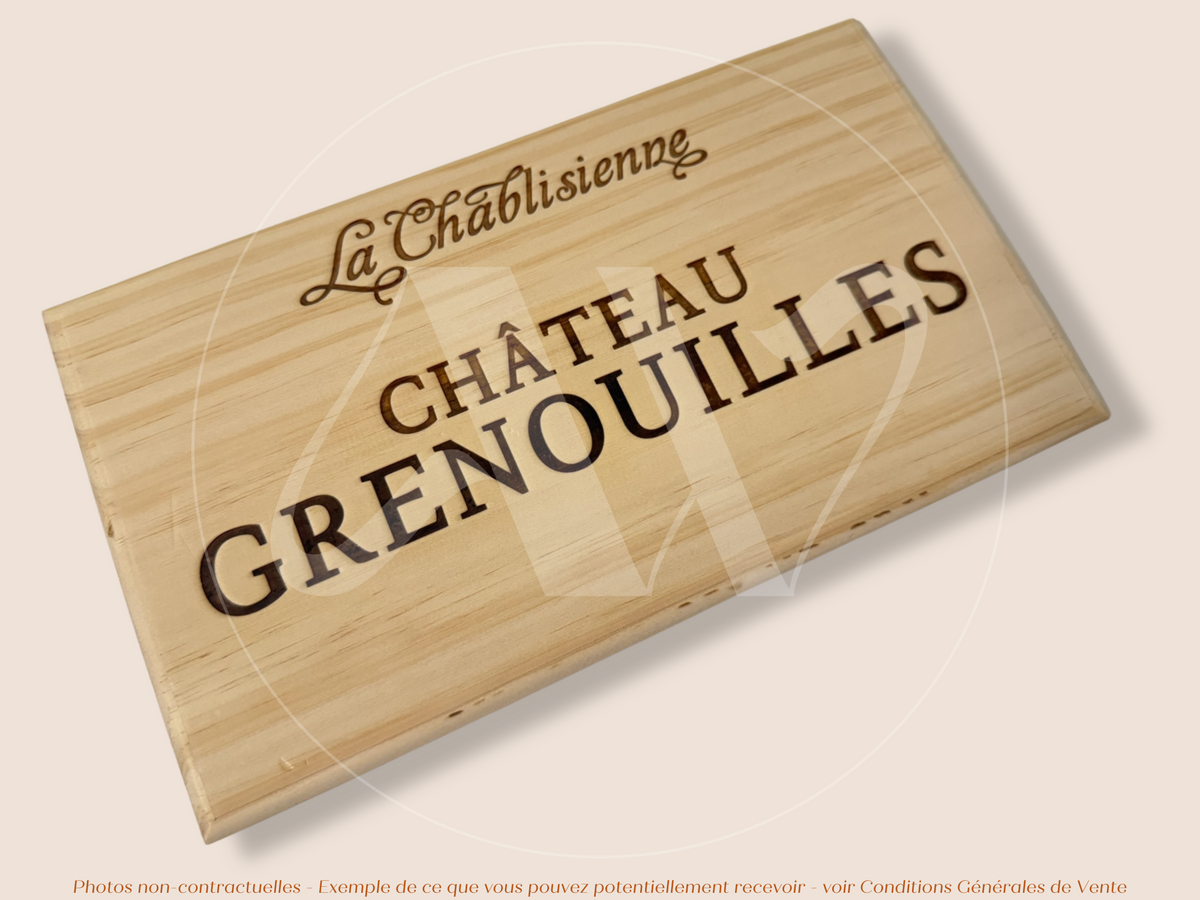 Estampe / Façade d'une caisse de vin en bois de La Chablisienne - Chateau Grenouilles - Bourgogne | Format 6 bouteilles = 30x17 cm