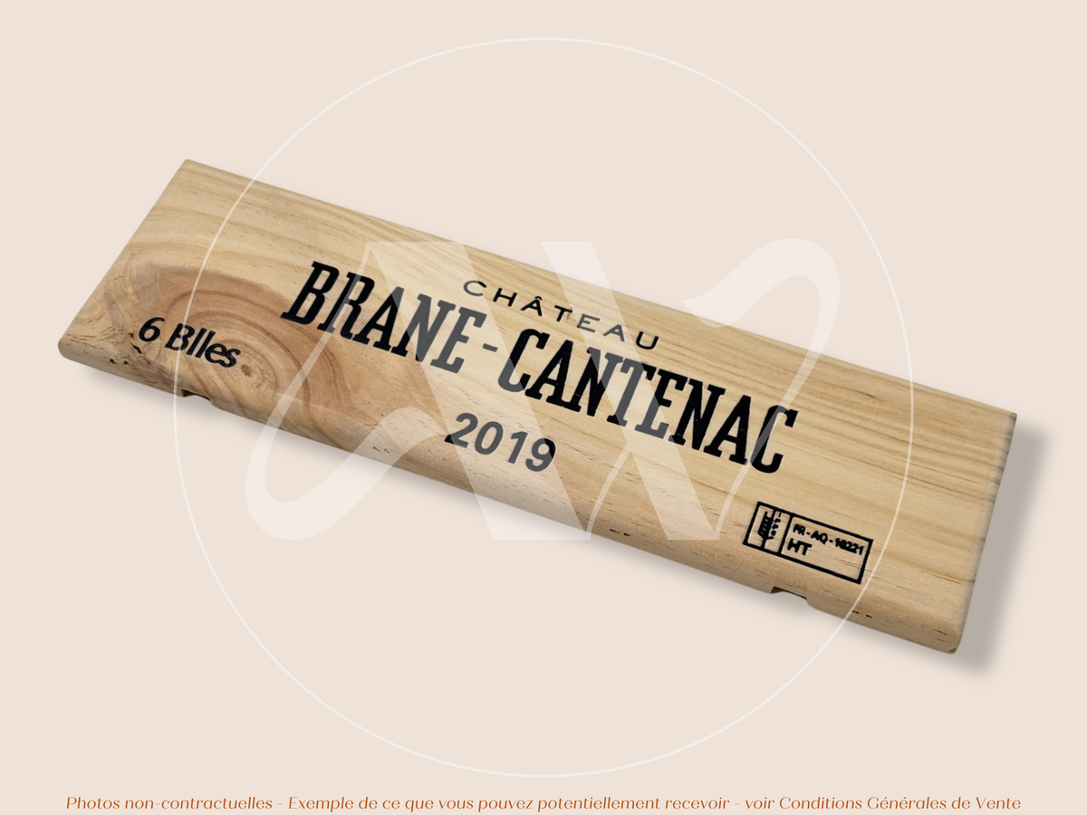 Estampe / Façade d'une caisse de vin en bois du Chateau Brane Cantenac - 2019 - Margaux - Bordeaux | Format = 30x9 cm