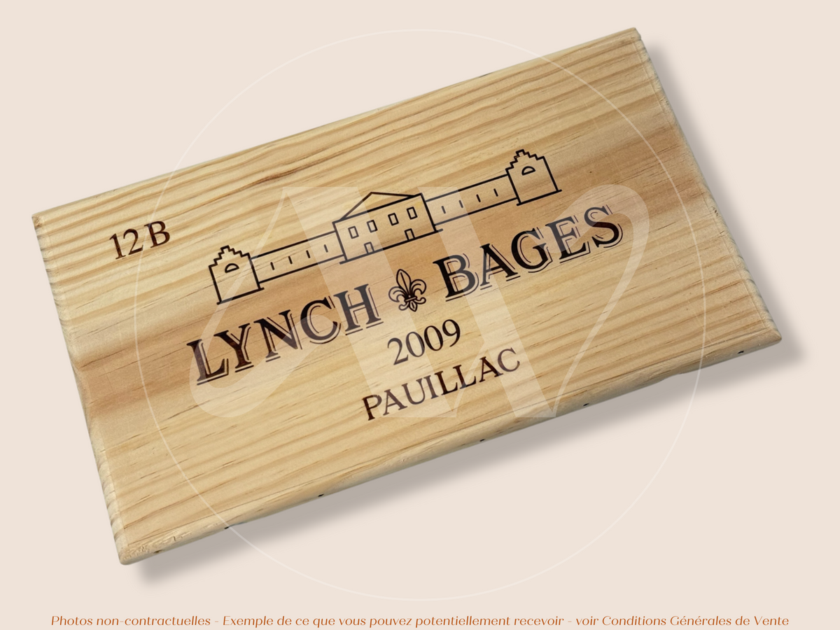 Estampe / Façade d'une caisse de vin en bois du Chateau Lynch Bages - Pauillac - 2009 - Bordeaux | Format 30x17 cm