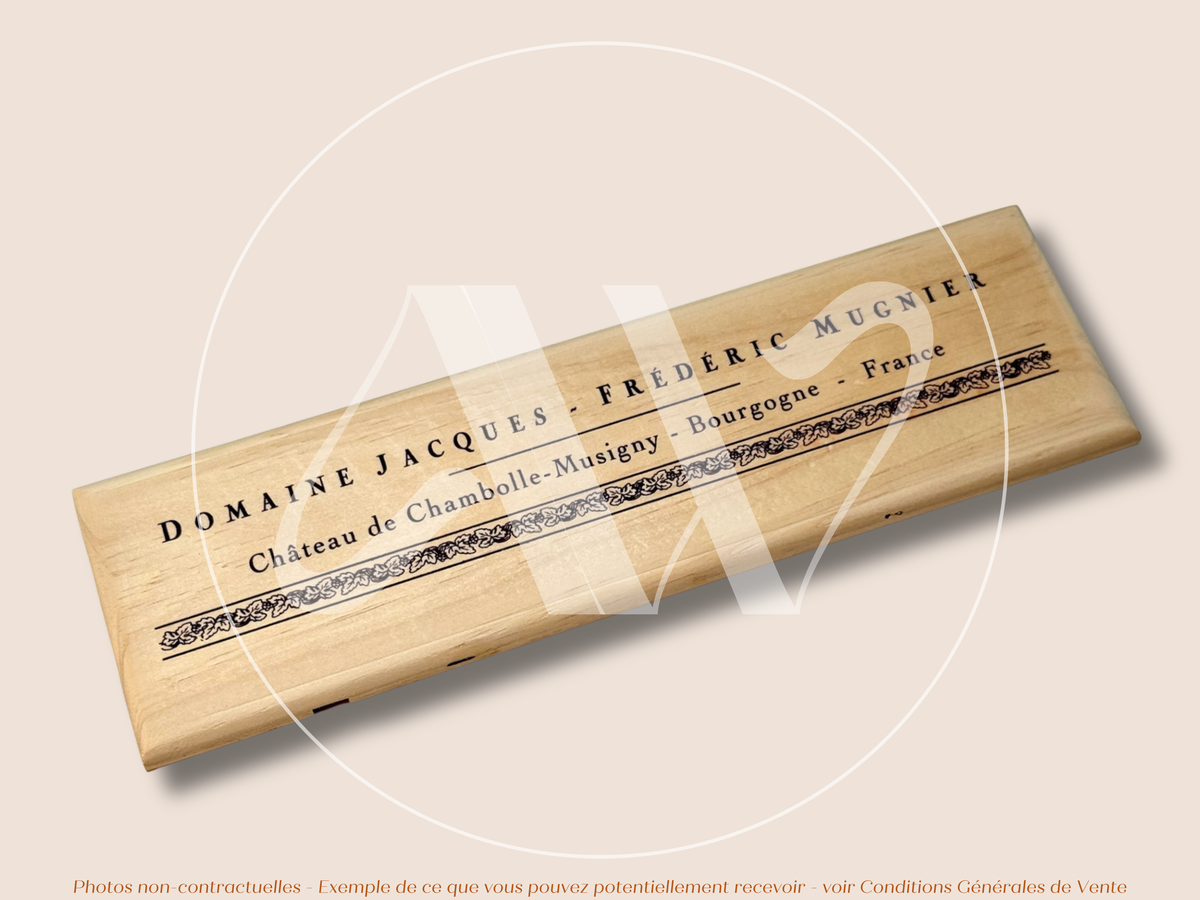 Estampe / Façade d'une caisse de vin en bois du Domaine Jacques-Frédéric MUGNIER - Bourgogne | Format 30x9