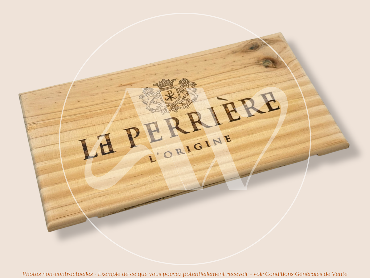 La Perrière — L'Origine — Vallée de la Loire — France — Sans millésime — 30 × 17 cm — Estampe caisse de vin en bois
