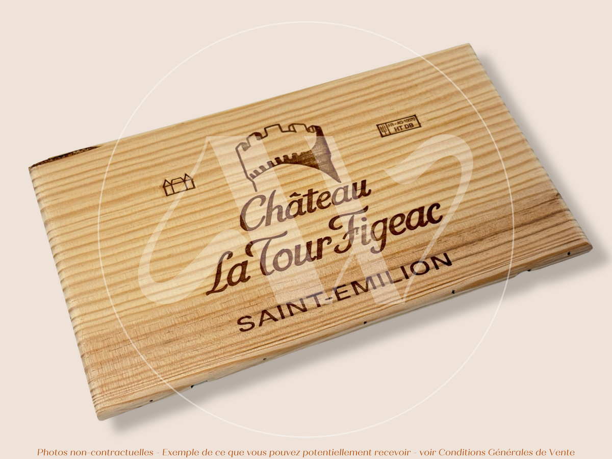 Estampe / Façade d'une caisse de vin en bois du Chateau La Tour Figeac - Saint Emilion - Bordeaux | Format 6 bouteilles = 30x17 cm