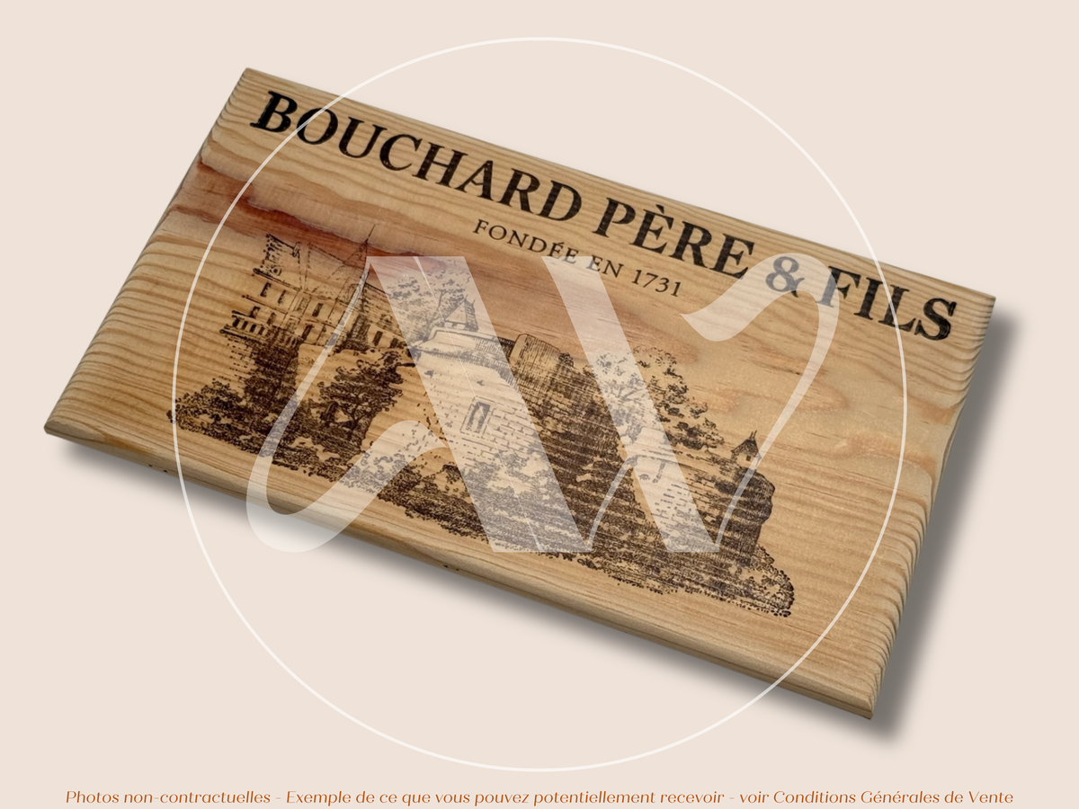 Bouchard Père & Fils — Beaune — Bourgogne — France — Sans millésime — 30 × 17 cm — Façade plaque caisse de vin en bois