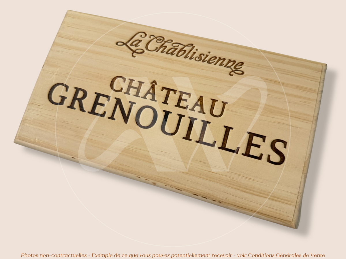 Estampe / Façade d'une caisse de vin en bois de La Chablisienne - Chateau Grenouilles - Bourgogne | Format 6 bouteilles = 30x17 cm