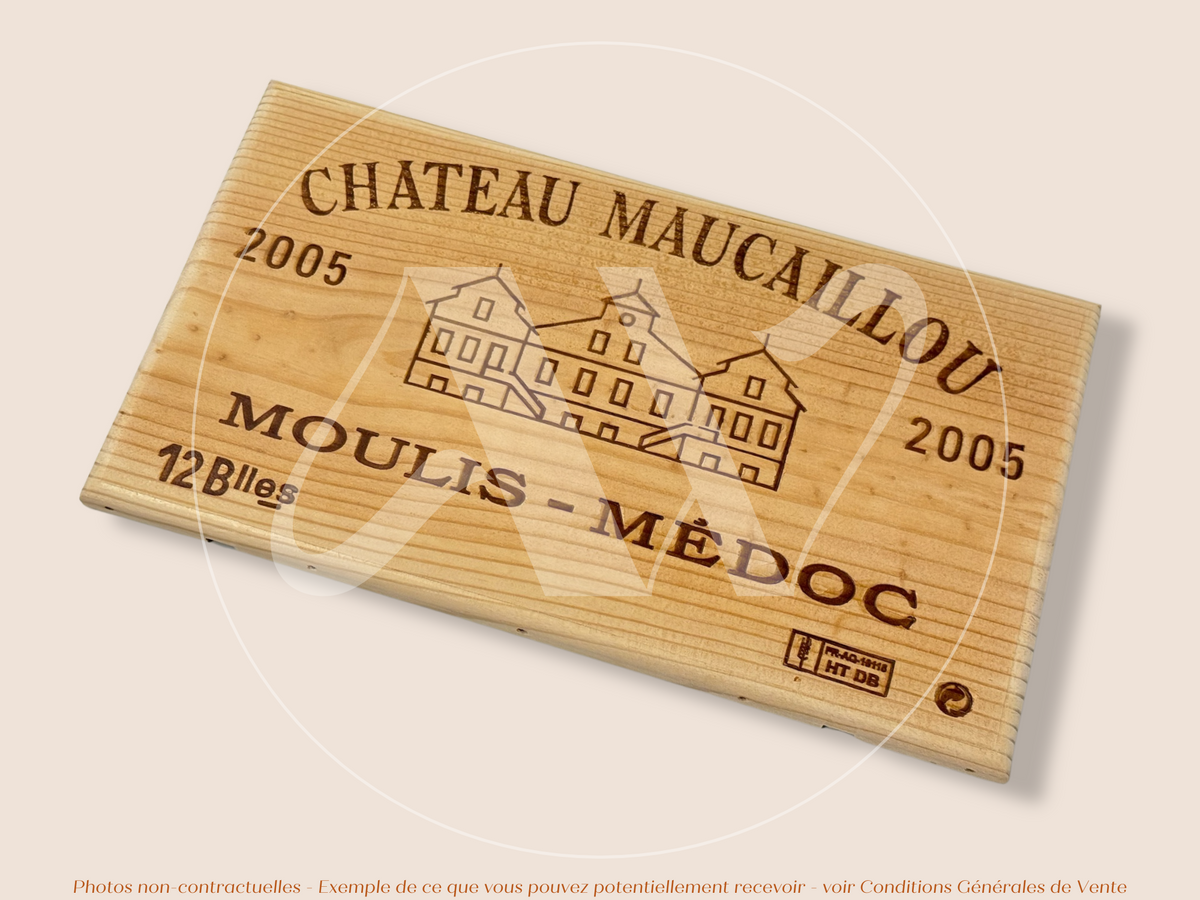 Estampe / Façade d'une caisse de vin en bois du Chateau Maucaillou - Moulis en Médoc- 2005 - Bordeaux | Format 12 bouteilles = 30x17 cm