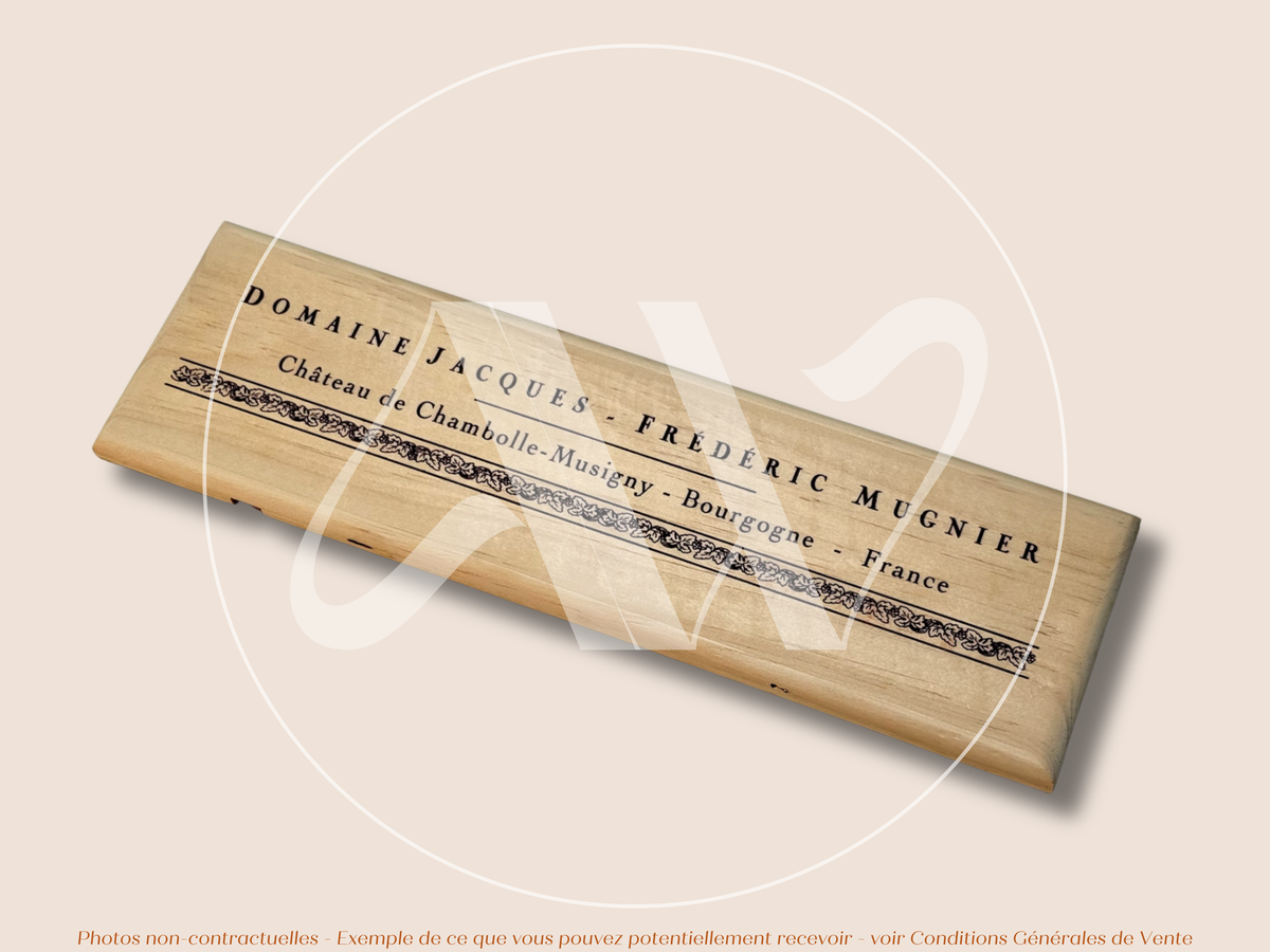 Estampe / Façade d'une caisse de vin en bois du Domaine Jacques-Frédéric MUGNIER - Bourgogne | Format 30x9