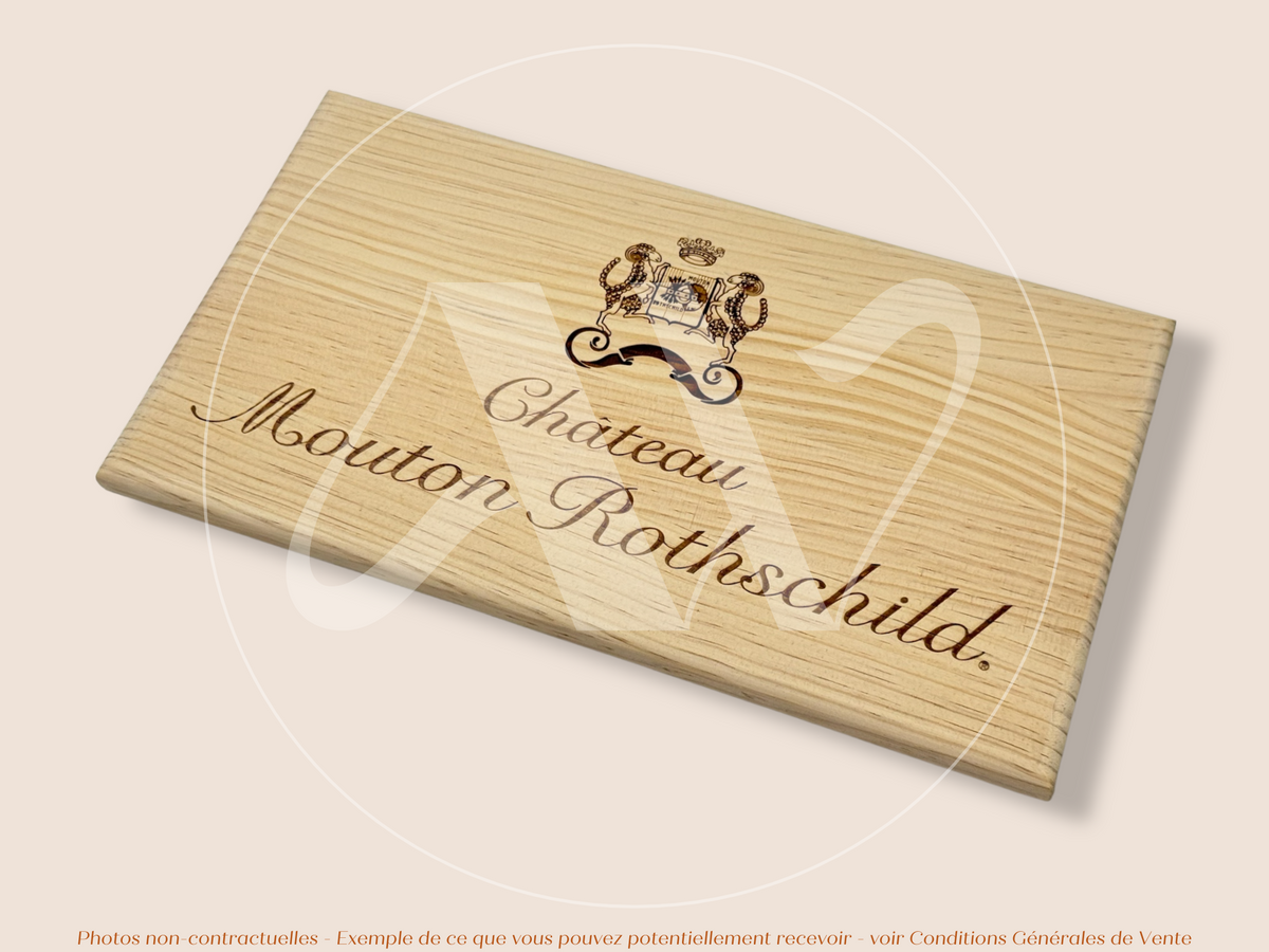 Estampe / Façade d'une caisse de vin en bois du Chateau Mouton Rothschild - Bordeaux | Format 12 bouteilles = 30x17 cm