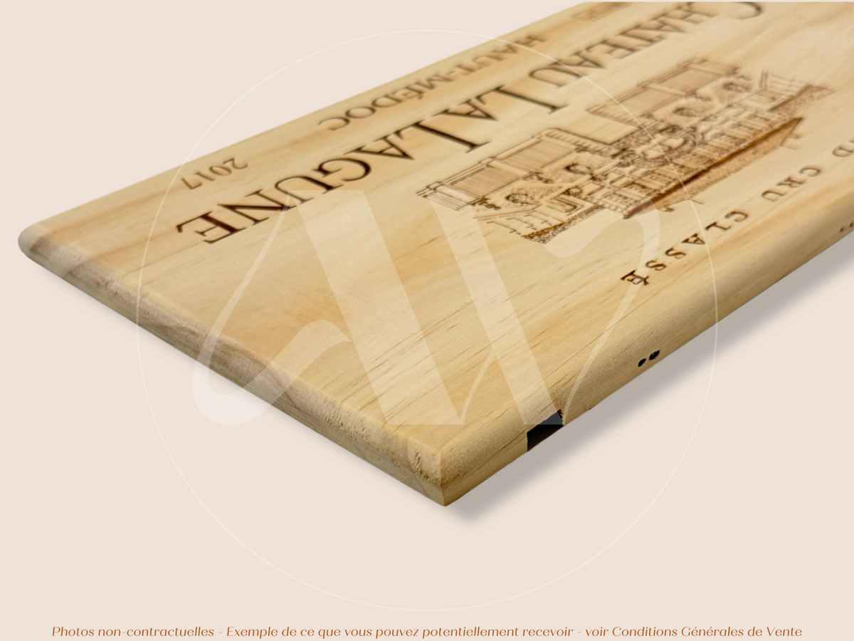 Estampe / Façade d'une caisse de vin en bois du Chateau La Lagune - Millésime 2017 - Haut Médoc - Bordeaux | Format 6 ou 12 bouteilles = 30x17