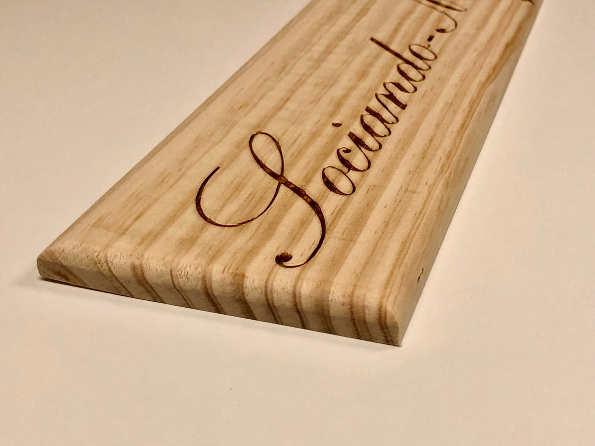 Estampe / Façade d'une caisse de vin en bois du Chateau Sociando Mallet - Bordeaux | Format 1 bouteille = 30x9 cm
