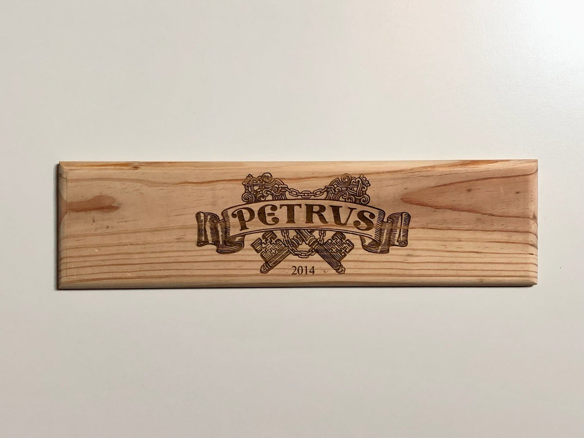 Estampe / Façade d'une caisse de vin en bois du Chateau PETRUS - Bordeaux | Format 1 bouteille = 30x9 cm